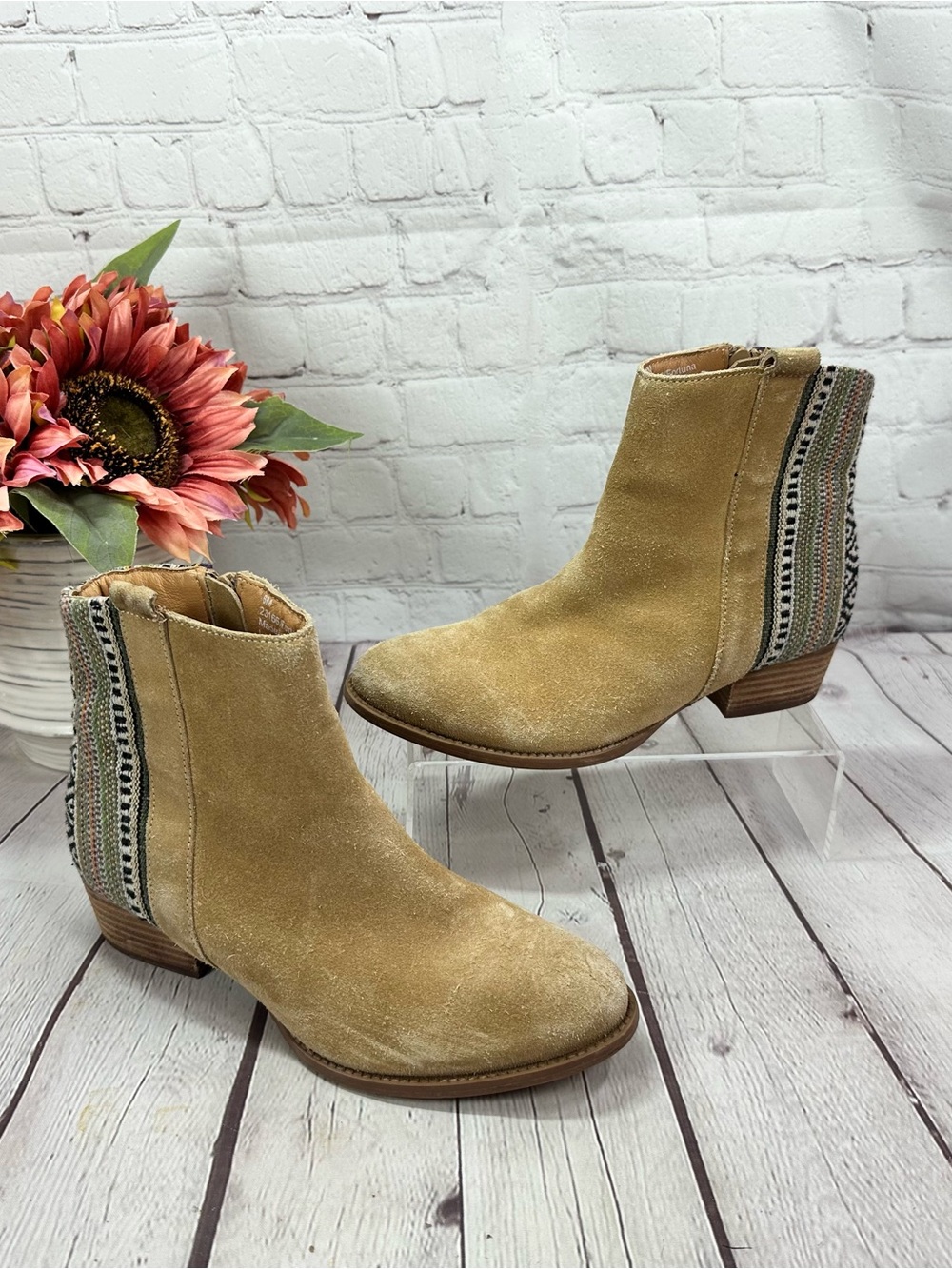 Coldwater Creek fortuna Beige Suede Ankle Booties western southwest boho women 6